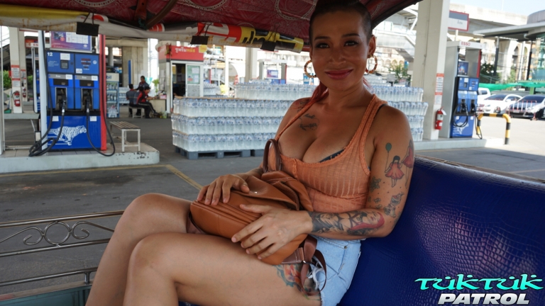 Macy Nihongo sitting in back of Thai tuk tuk