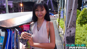 Gorgeous skinny xxx model flags down a ride in tuk