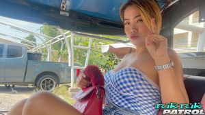 Sexy Asian hotty rides tuk after shopping spree at the mall