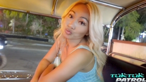 Sexy Bangkok glamour model blows big kisses to tuktukpatrol members